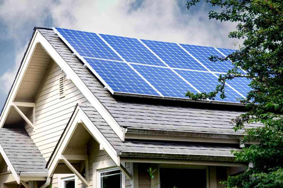 How Many Solar Panels Do I Need For a 2000 Square Ft Home?